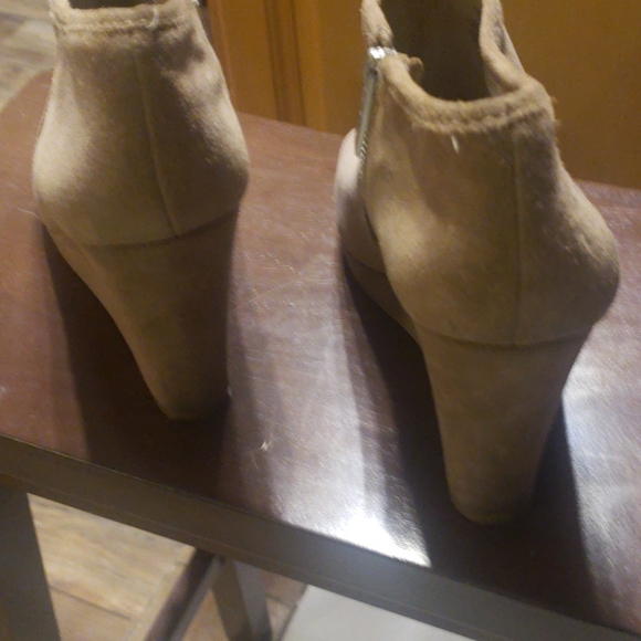 Shoes - Picture 2 of 5